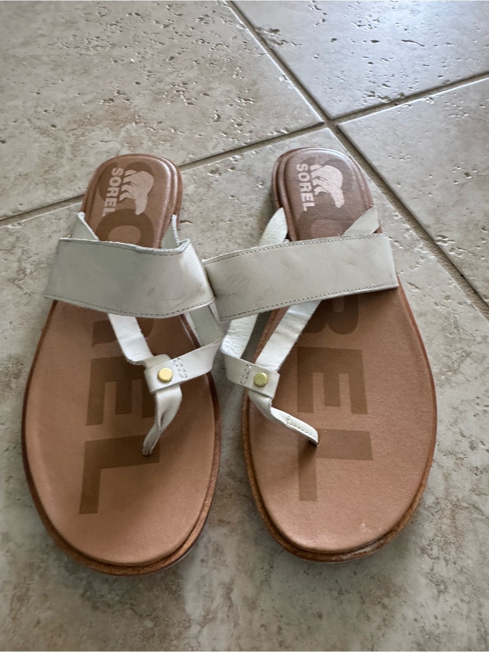 Sorel Women’s White and Tan Leather Toe-Post Sandals